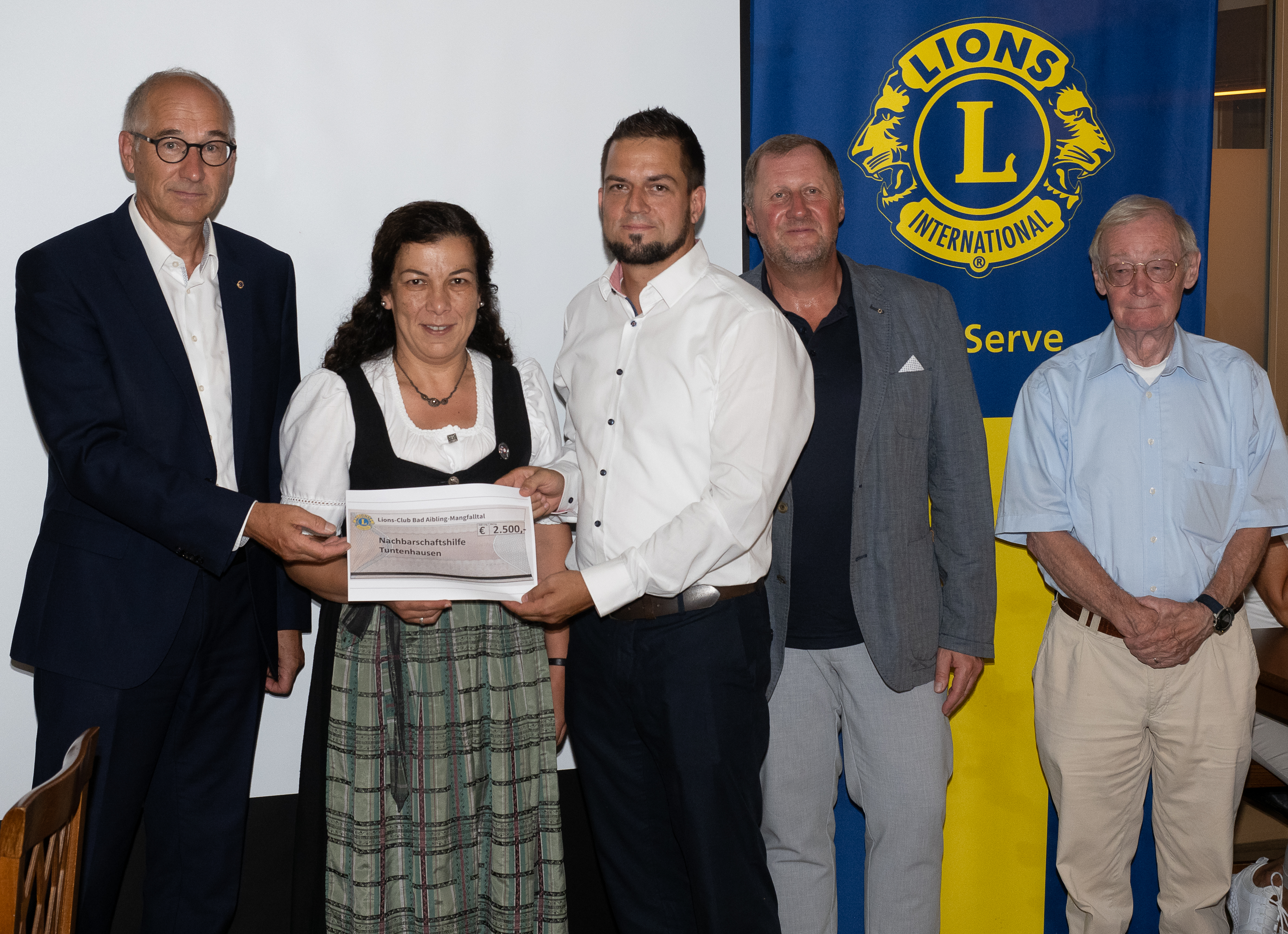 Die Nachbarschaftshilfe Tuntenhausen dankt dem Lions Club Bad Aibling-Mangfalltal